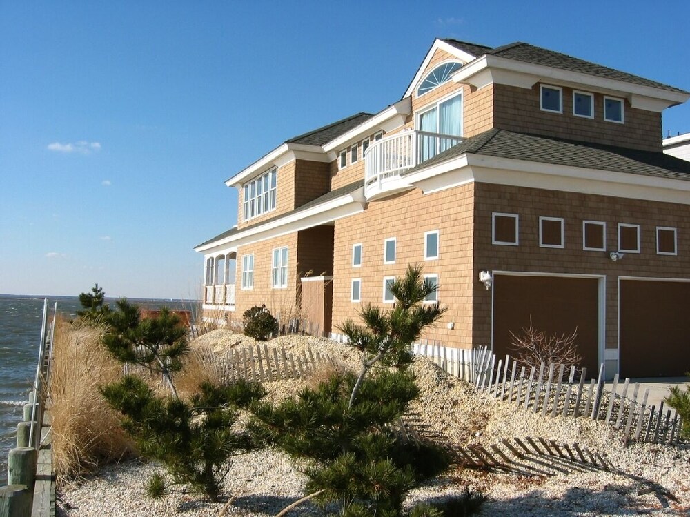 Stunning BAYFRONT with HOT TUB & SUNSET Views