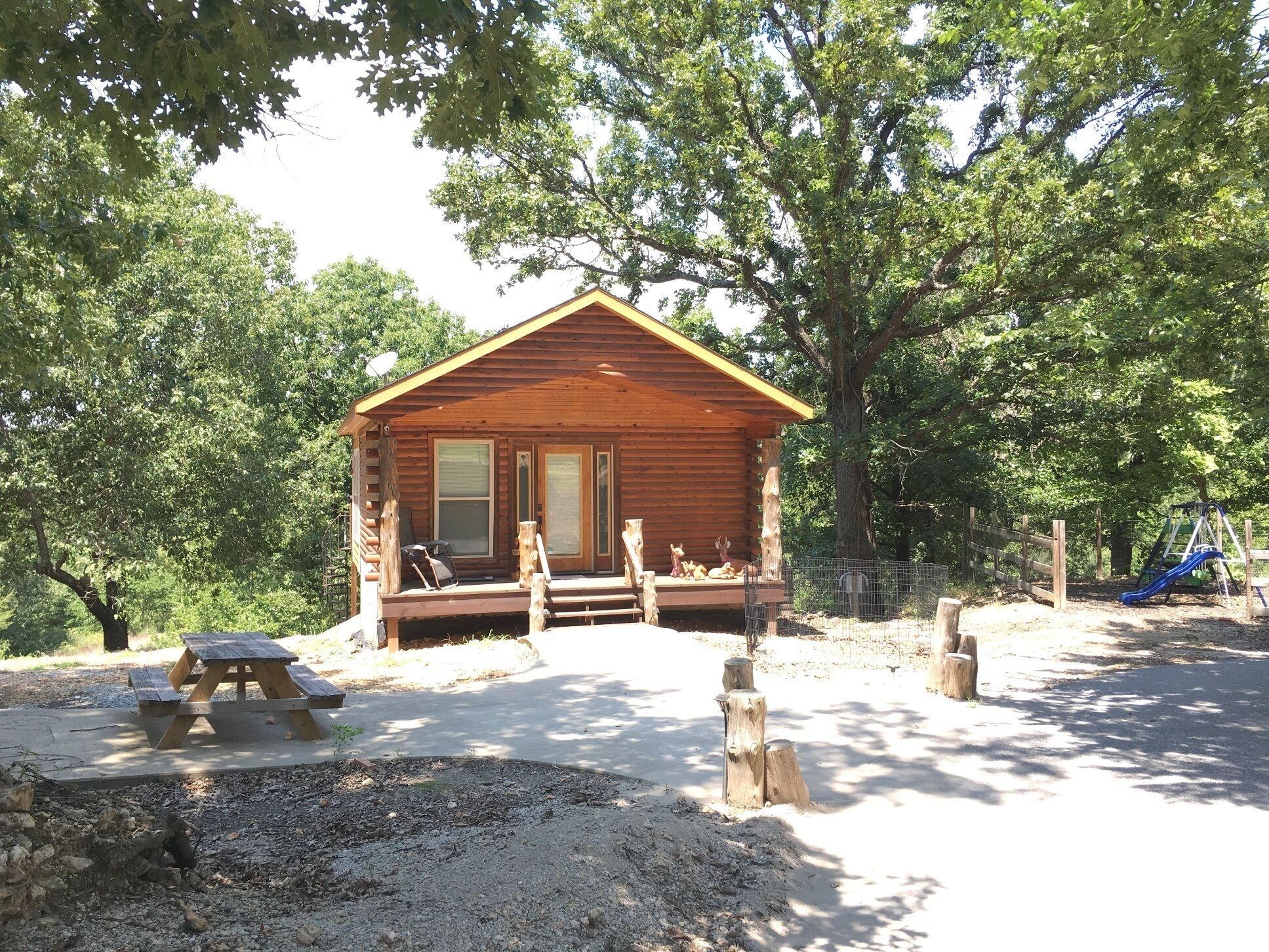 Beautiful Log Cabin With Lake Access, Pond, and 4-wheeling Trails in Vinita, United States