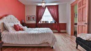 3 bedrooms, iron/ironing board, WiFi, linens