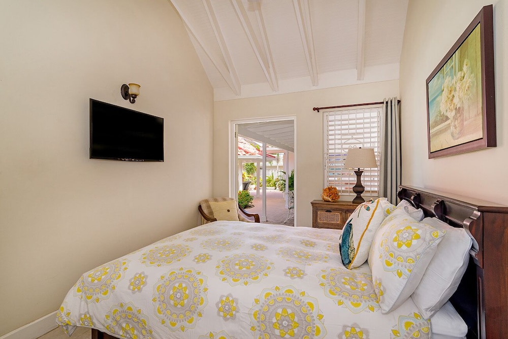 Sunspot Villa 4 BEDROOMS (Runaway Bay, North Coast Beach) Runaway Bay