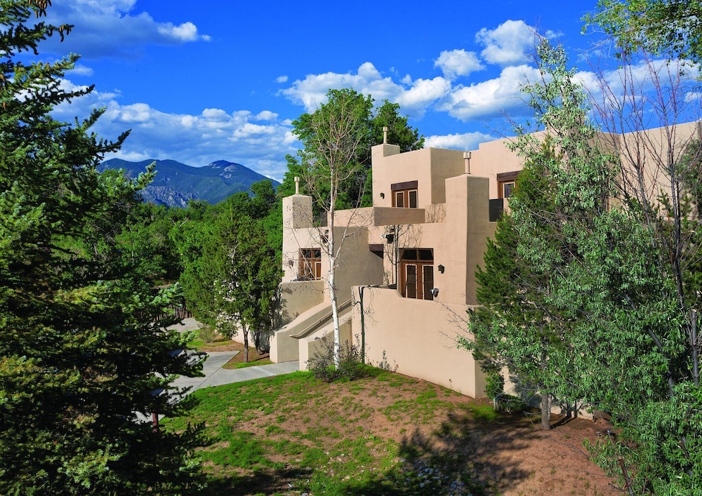 Discover the beauty and culture of Taos!