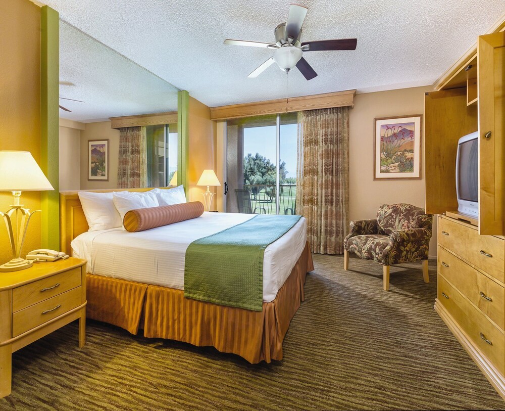 Beautiful resort in the heart of it all!