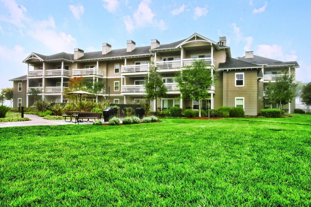 Visit the Russian River Valley in style!