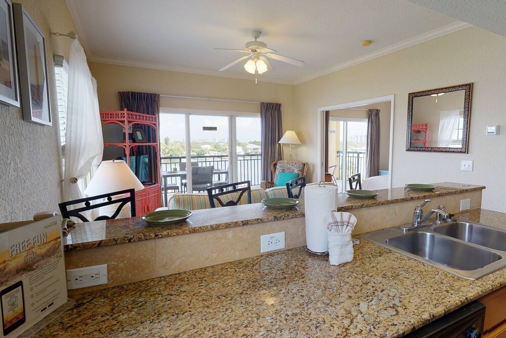 Plenty Of Space and Fabulous Location. Heated Pool. Easy Beach Access. Shopping.