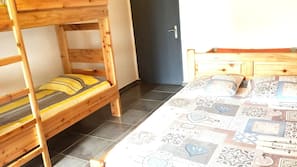 3 bedrooms, iron/ironing board, free WiFi