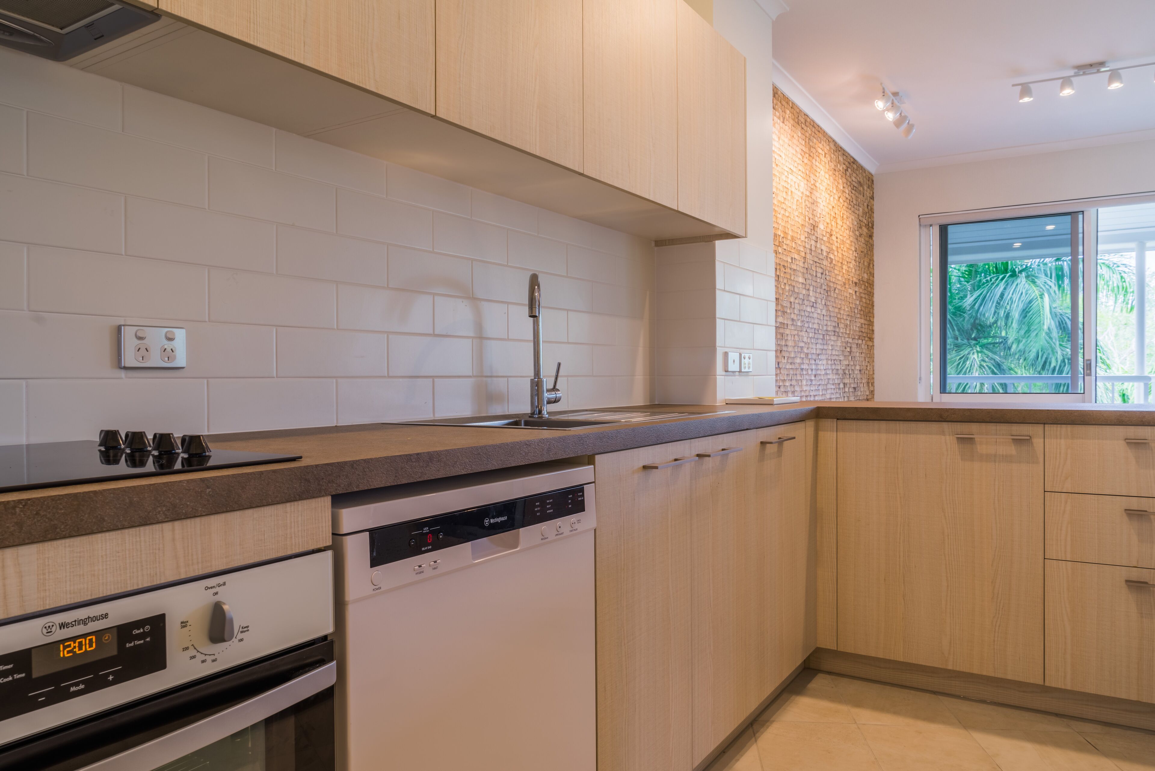 Coral Coast Apartments Palm Cove AVC