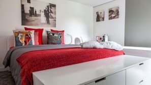 Iron/ironing board, free WiFi, linens