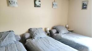 5 bedrooms, iron/ironing board, free WiFi