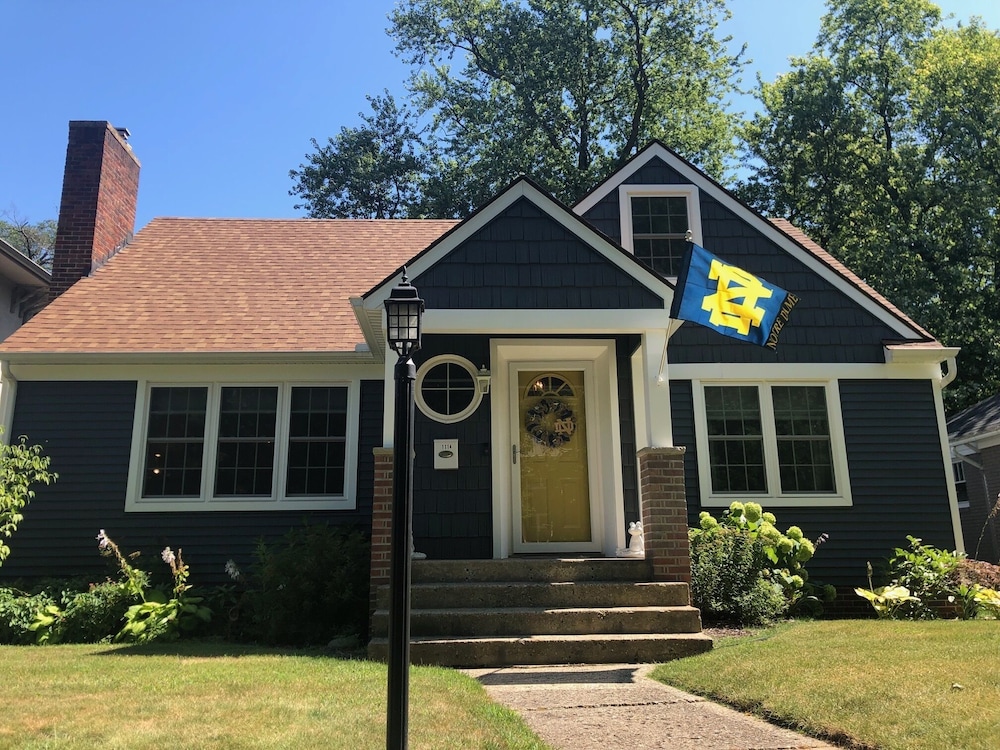 WALK TO NOTRE DAME! GO IRISH!!! South Bend Vrbo