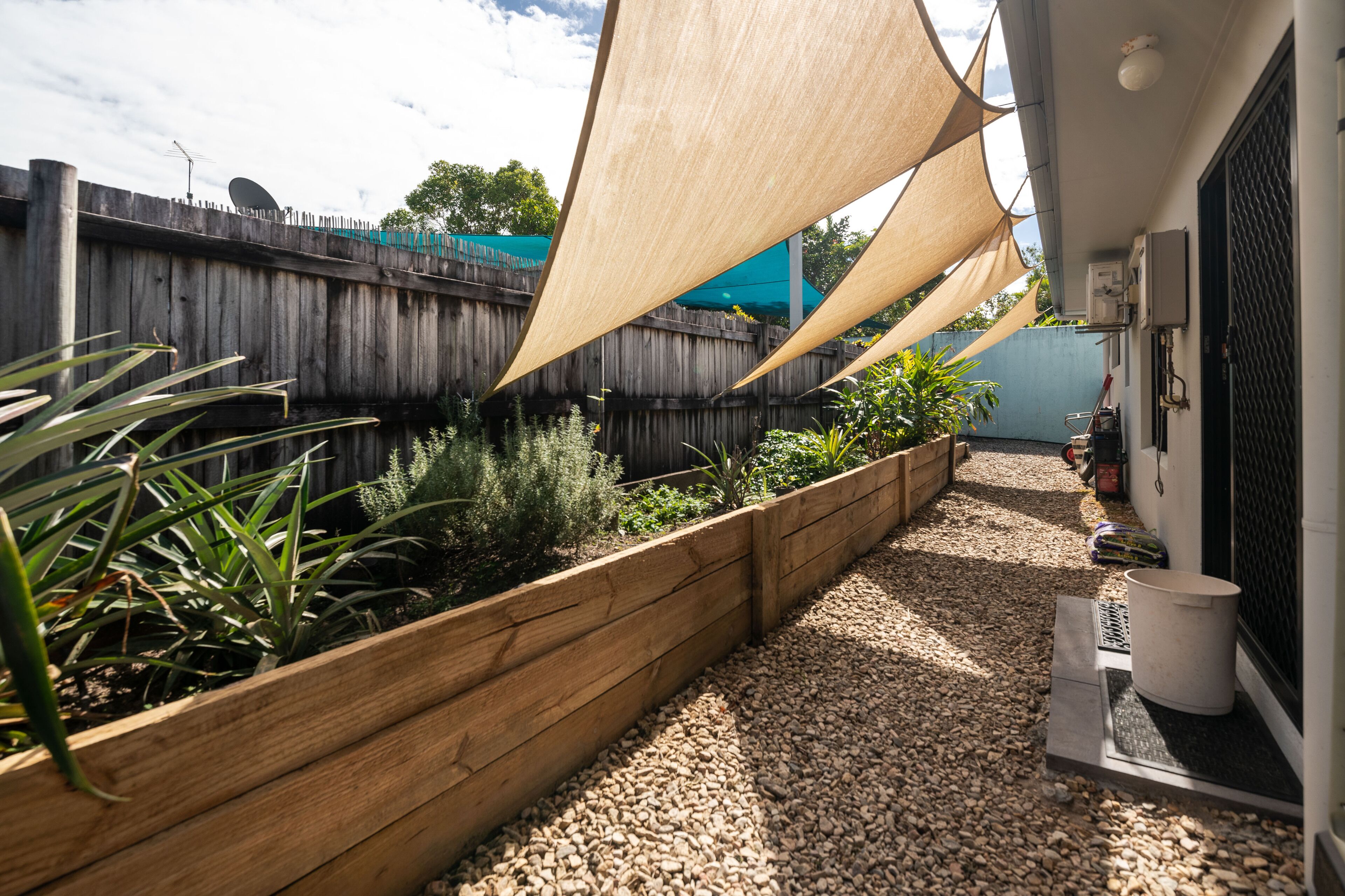 Beach bliss Queen bed BBQ Pool Netflix