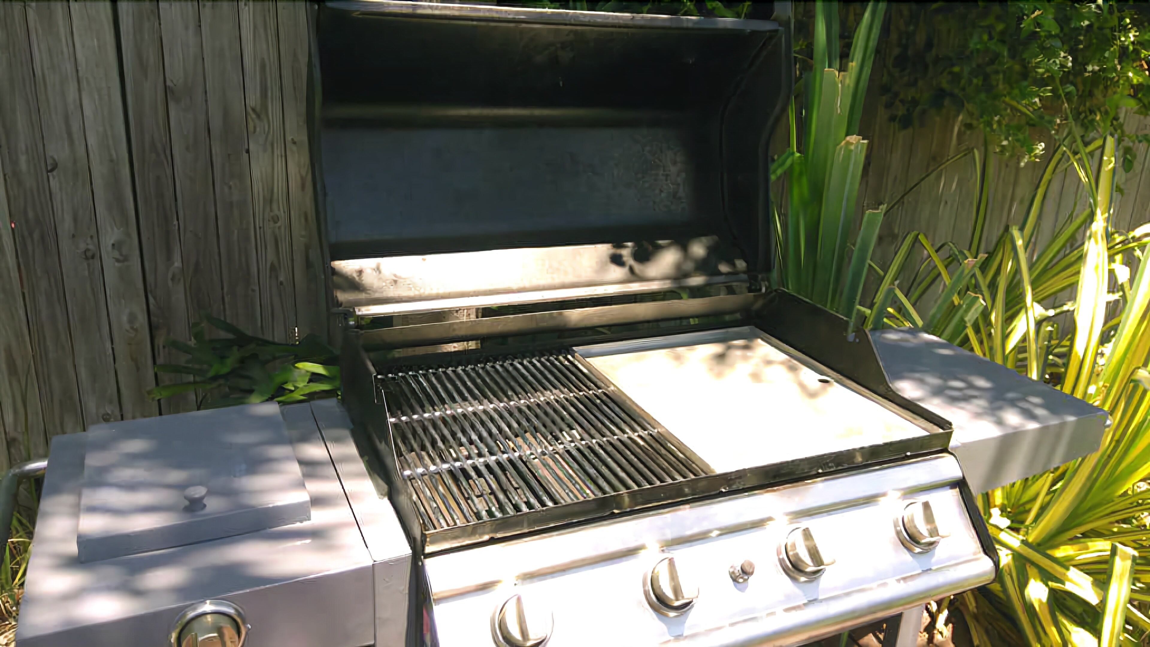 Beach bliss Queen bed BBQ Pool Netflix