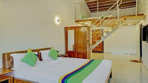 Premium bedding, desk, soundproofing, free WiFi