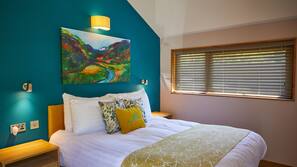 Iron/ironing board, WiFi, linens