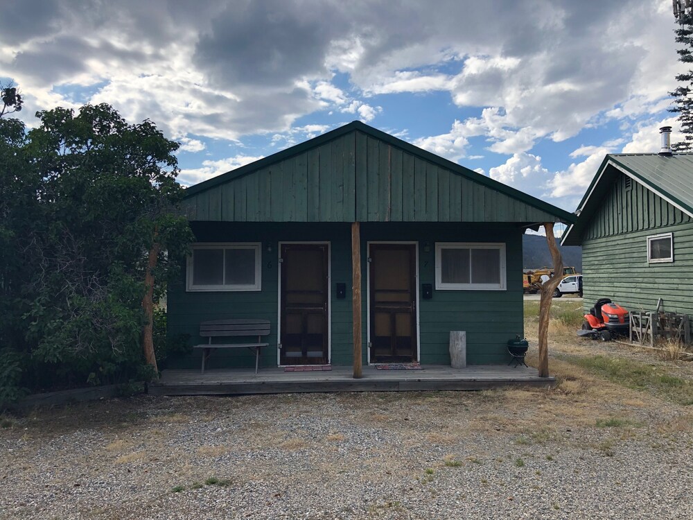 Cabin 6 On Madison River Near Ennis And West Yellowstone Mt In
