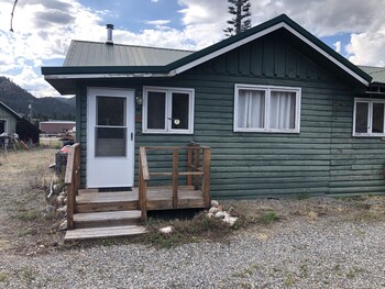 Cabin 8 On Madison River Near Ennis And West Yellowstone Big Sky