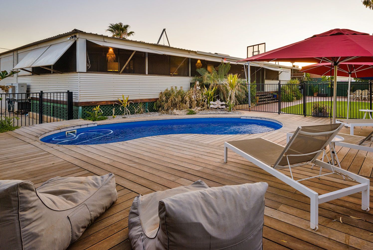 17 Ningaloo Street - Pool and Pet Friendly