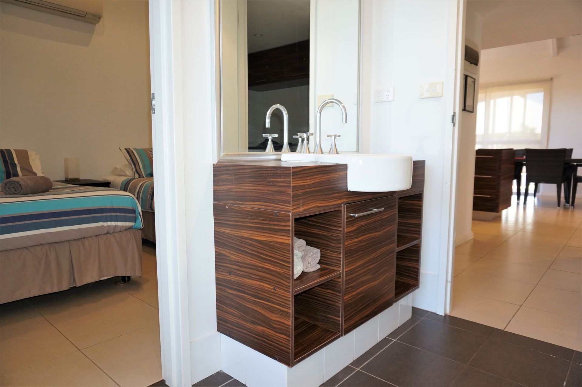 Osprey Holiday Village Unit 104 - Luxury spa Bath With a View