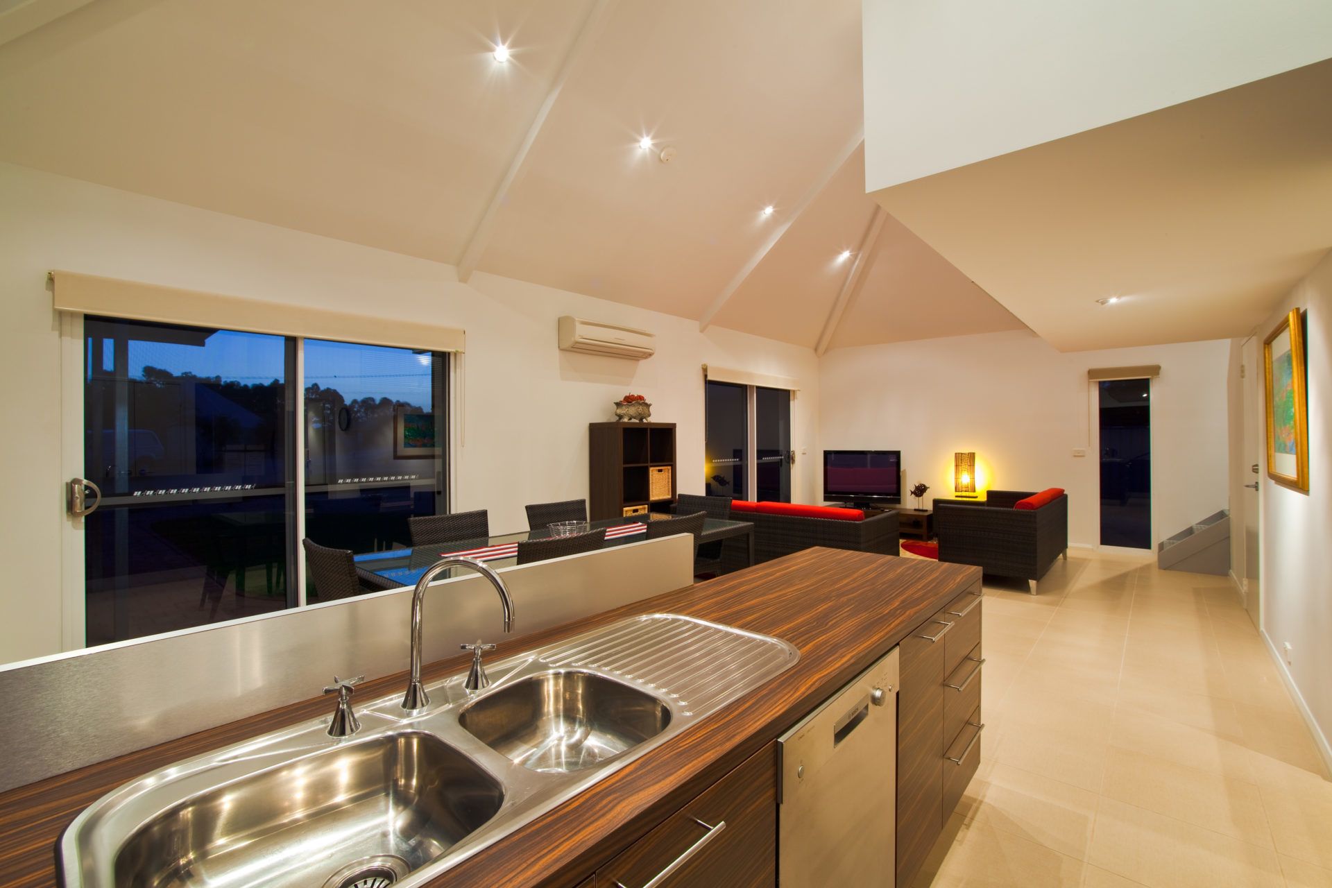 Osprey Holiday Village Unit 104 - Luxury spa Bath With a View