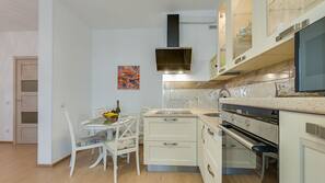 Kühlschrank, Mikrowelle, Ofen, Herd