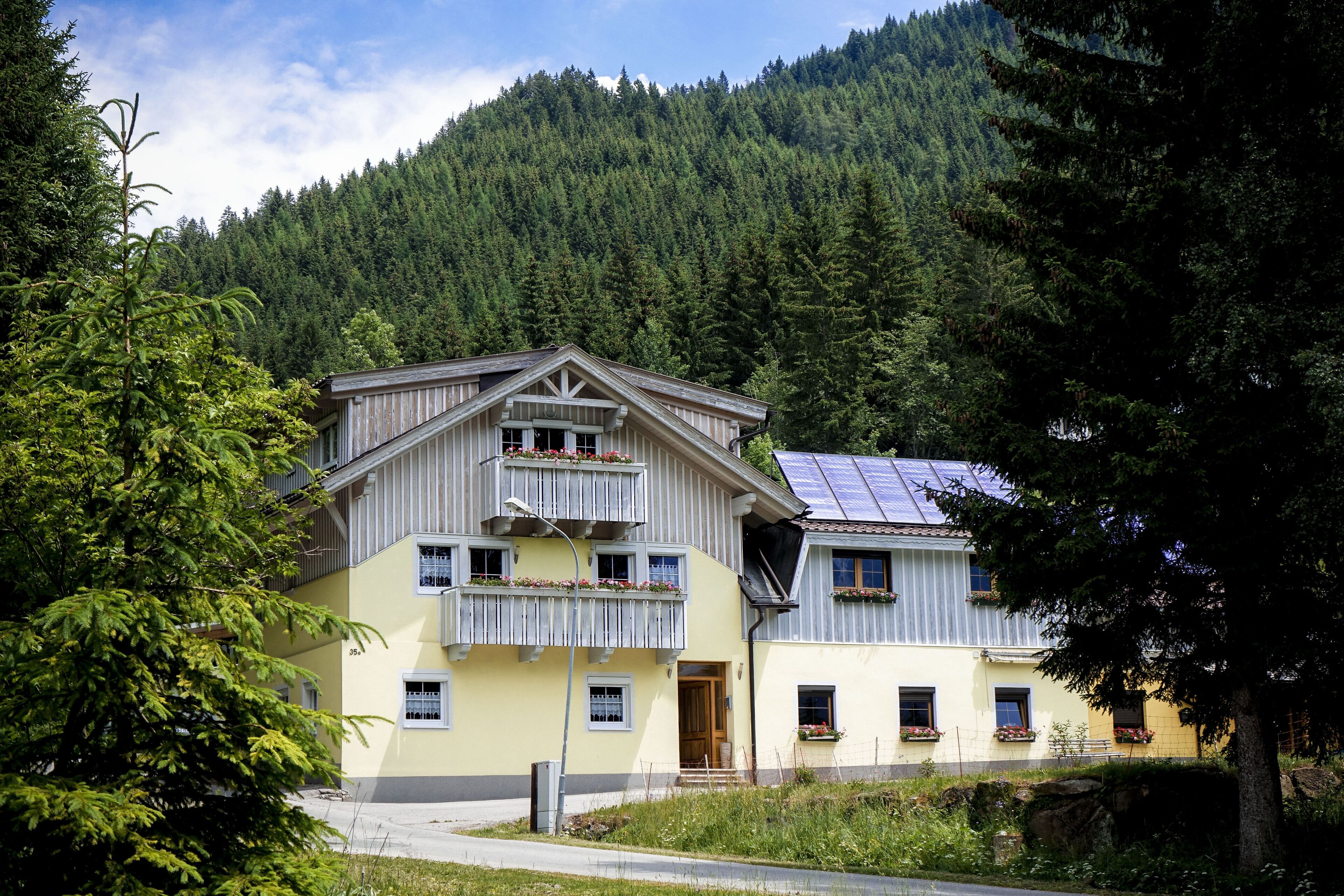 Haus Alpengluehn, Apartment With 2 Bedrooms and Balcony in Lienz, Austria