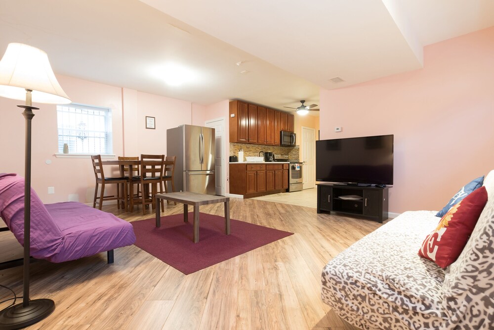 Handicap Friendly 2 Bedroom Apt 20 Min Nyc In Newark Hotel