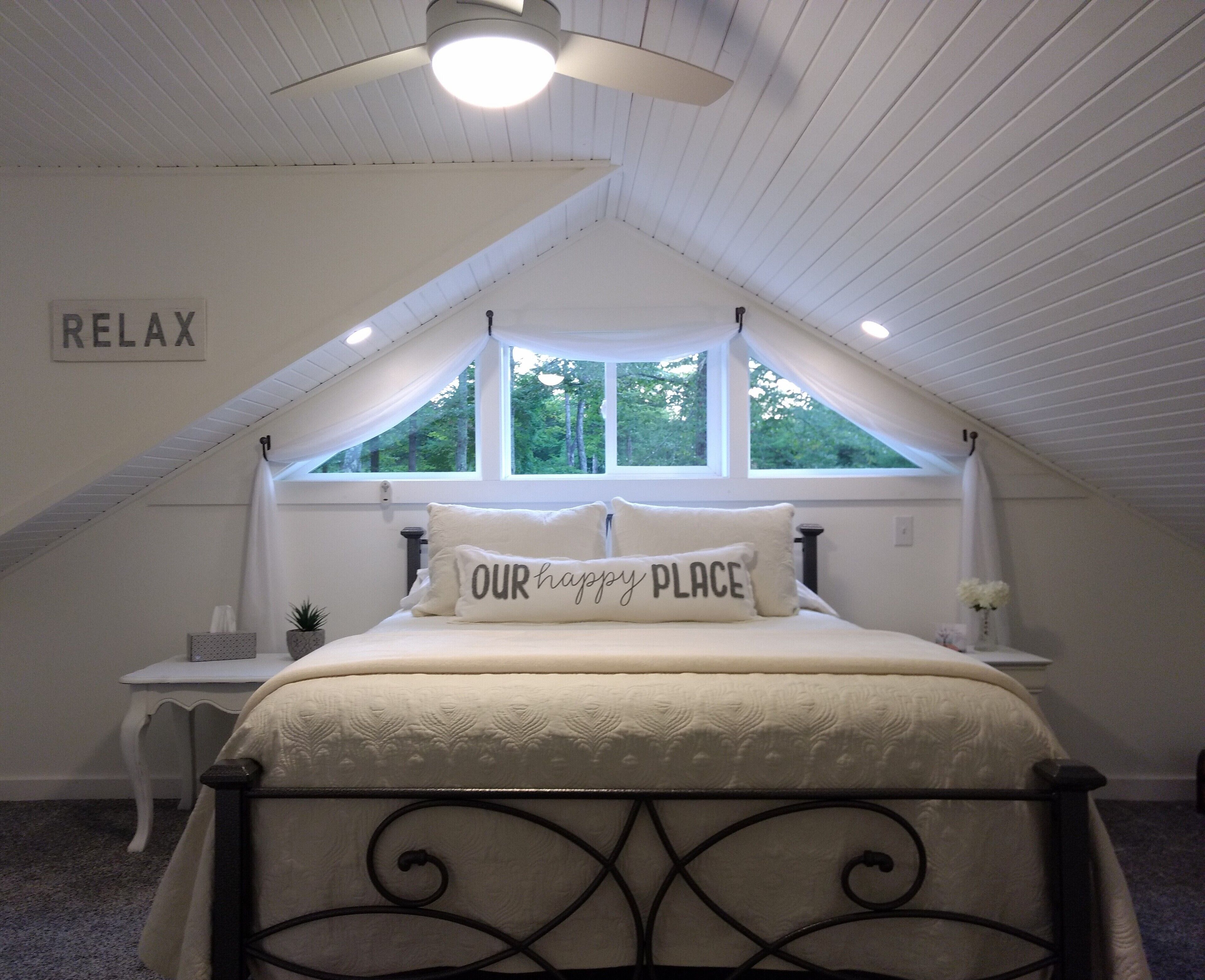 Sandstone Retreat LLC, Luxury vacation cabin with Hot Tub, game room, and pond in Ringgold, United States