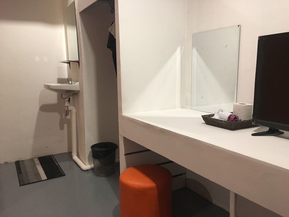 Shakira Hostel In Bangkok Hotel Rates Reviews On Orbitz