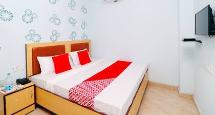 OYO 43966 Jaura Inn