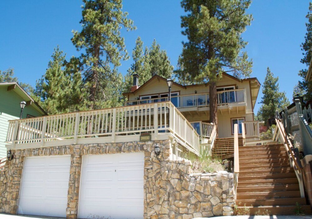 Theresa Johnson S Cabin In Big Bear In Big Bear Lake Hotel Rates
