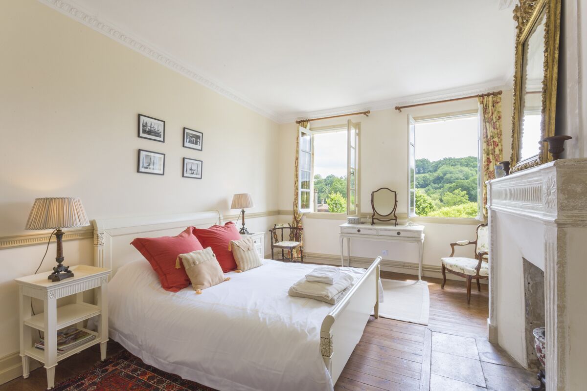 Roques Villa, Sleeps 10 in Lanquais, France