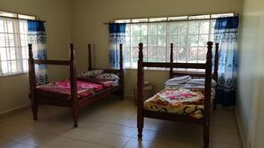 4 bedrooms, iron/ironing board, Internet, linens