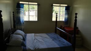 4 bedrooms, iron/ironing board, Internet, linens