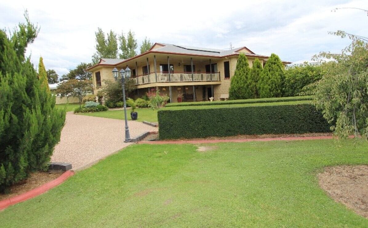 Dalrymple Lodge Bed and Breakfast