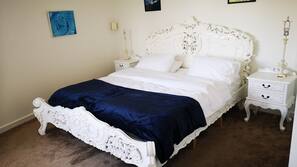 2 bedrooms, iron/ironing board, Internet, linens