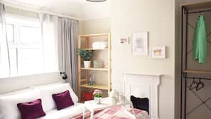 3 bedrooms, iron/ironing board, Internet, linens