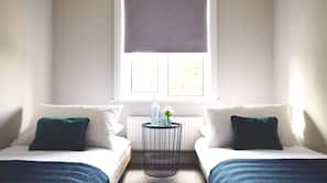 3 bedrooms, iron/ironing board, Internet, linens