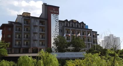 Hotel The Base