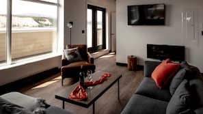 Desk, laptop workspace, free WiFi, linens