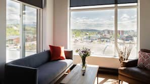 Desk, laptop workspace, free WiFi, linens