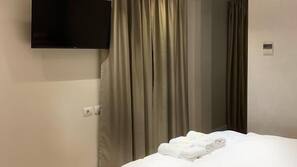 Frette Italian sheets, premium bedding, pillowtop beds, minibar