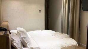 Frette Italian sheets, premium bedding, pillowtop beds, minibar