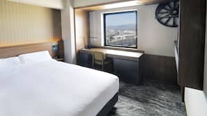 Premium bedding, in-room safe, free WiFi, linens