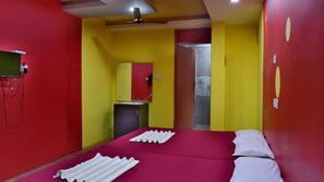 Free WiFi, linens
