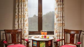 Iron/ironing board, free WiFi, linens, wheelchair access