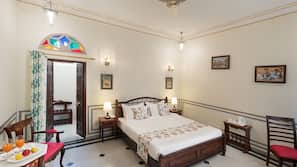 Iron/ironing board, free WiFi, linens, wheelchair access