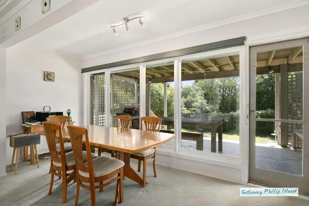 Glen Isla on the Beach - 3 Bedrooms Direct Access to the Foreshore