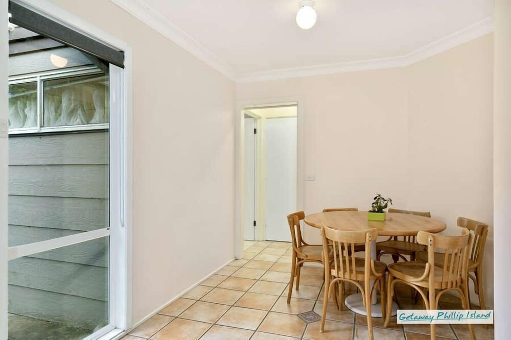 Glen Isla on the Beach - 3 Bedrooms Direct Access to the Foreshore