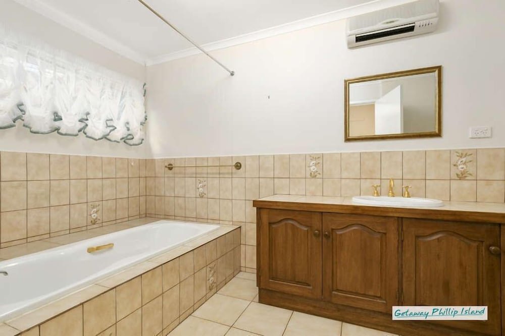 Glen Isla on the Beach - 3 Bedrooms Direct Access to the Foreshore
