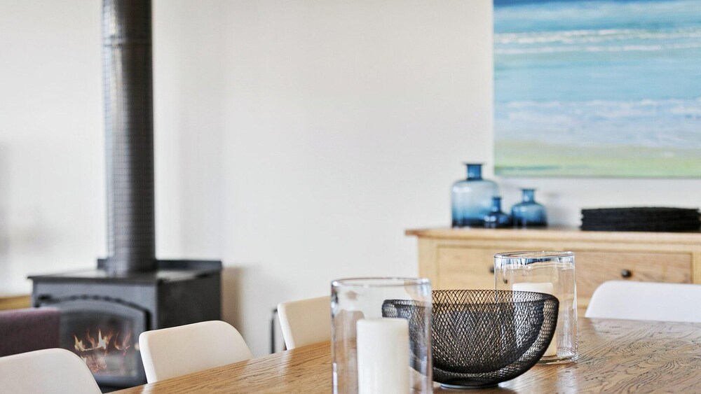 Fern - Ocean Views, Middle Of Town, Wi-fi And Pet Friendly