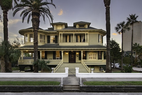 Hotels Near Port Of Galveston Cruise Terminal Galveston Find